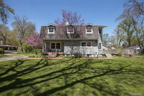 25425 6th St, Grosse Ile, MI, 48138-1805 | Card Image