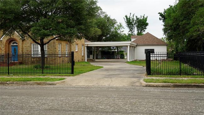 266 Monroe St, House other with 3 bedrooms, 3 bathrooms and 3 parking in Giddings TX | Image 26