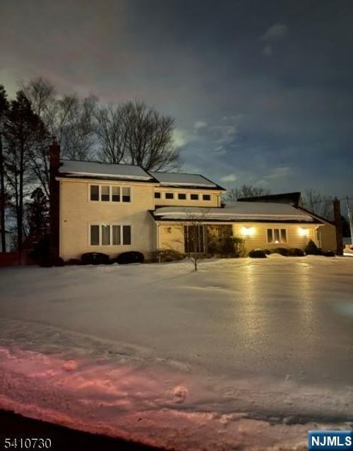 2 Edith Ct, East Hanover, NJ, 07936-3066 | Card Image