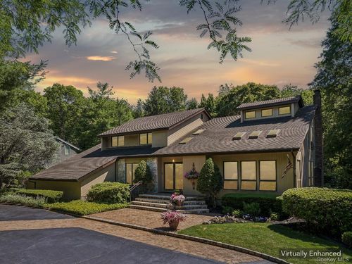 8 Deanna Ct, Huntingtn Sta, NY, 11746-4700 | Card Image