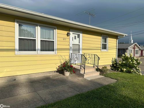 811 N 7th St, Chariton, IA, 50049-1331 | Card Image