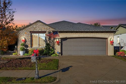 8434 S Phoenix Pl, Tulsa, OK, 74132-5600 | Card Image