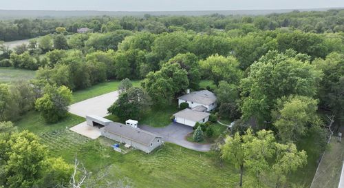 180A Old Sutton Rd, Barrington, IL, 60010-9383 | Card Image