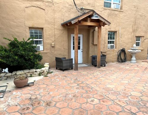 127 N Houston St, Comanche, TX, 76442-3232 | Card Image