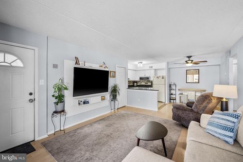 apt-m16-5200 Hilltop Dr, BROOKHAVEN, PA, 19015-1248 | Card Image