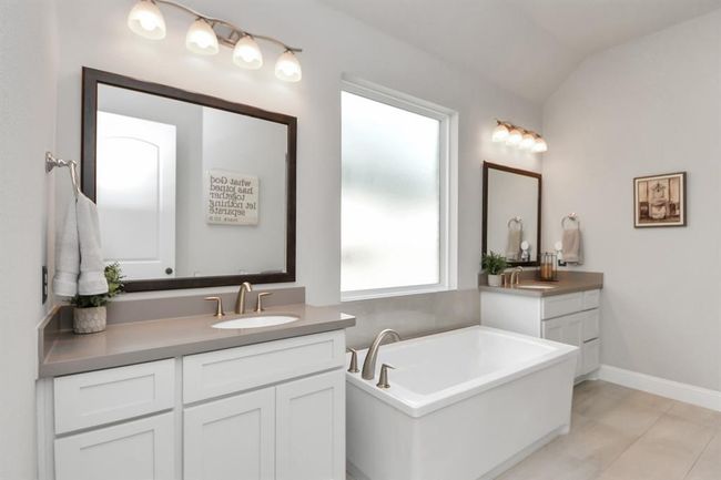 Primary Bathroom | Image 45