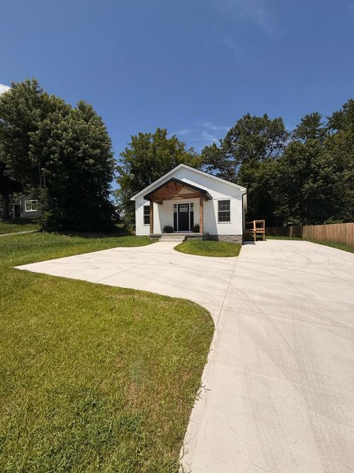1011 W Shelby St, Junction City, KY, 40440-9500 | Card Image