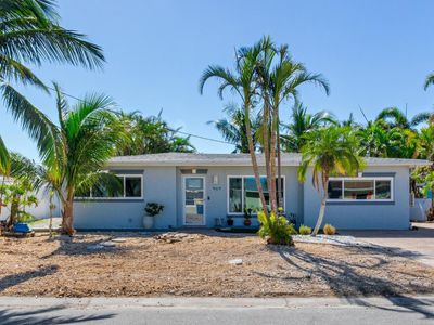 747 Pruitt Drive, House other with 3 bedrooms, 2 bathrooms and null parking in MADEIRA BEACH FL | Image 2