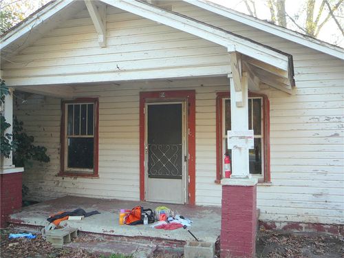 814 Breazeale St, Belton, SC, 29627-9417 | Card Image