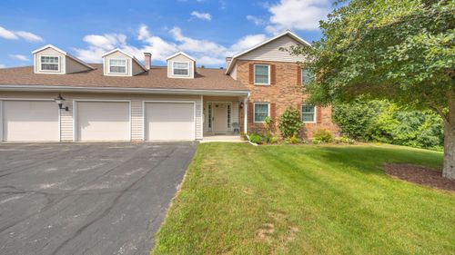 2528 Cross Creek Dr, Sheboygan, WI, 53081-7468 | Card Image