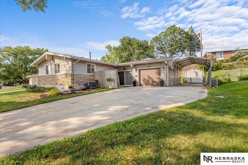 8464 Browne Street, Omaha, NE, 68134 | Card Image