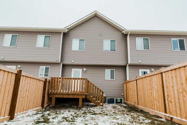 B - 11205 95 Street, Home with 3 bedrooms, 1 bathrooms and 2 parking in Clairmont AB | Image 10