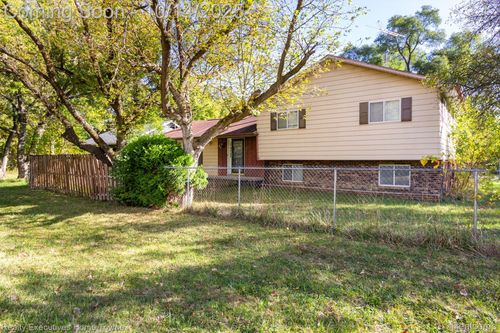 3084 W Mt Morris Street, Mt Morris Township, MI, 48504 | Card Image