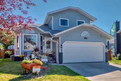 156 Maple Way Se, House detached with 5 bedrooms, 2 bathrooms and 4 parking in Airdrie AB | Image 1