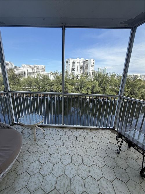 apt-712-300 Diplomat Pkwy, Hallandale Beach, FL, 33009-8704 | Card Image