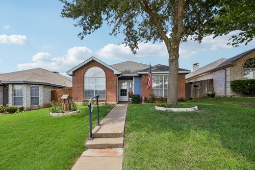 911 Sanders Dr, Duncanville, TX, 75137-3570 | Card Image