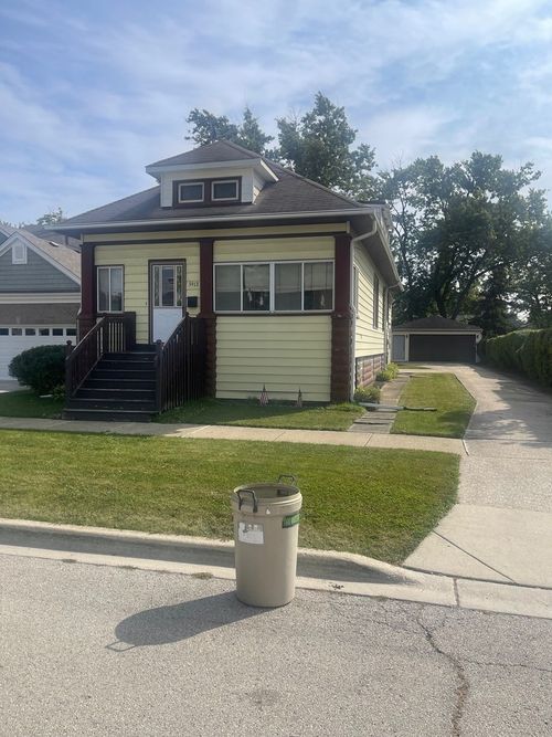 3913 Grove Ave, Brookfield, IL, 60513-2131 | Card Image