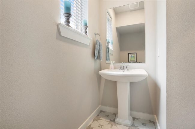 Half Bath on 1st Floor | Image 23