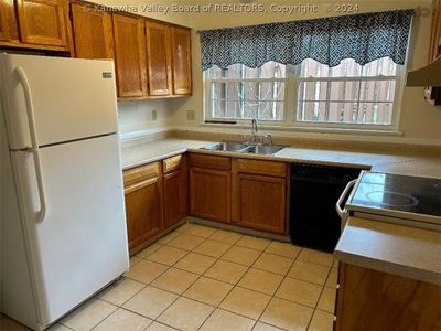 402 Bowhunter Road, Condo with 3 bedrooms, 2 bathrooms and null parking in Charleston WV | Image 3