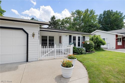 26701 Redwood Dr, Olmsted Falls, OH, 44138-2563 | Card Image