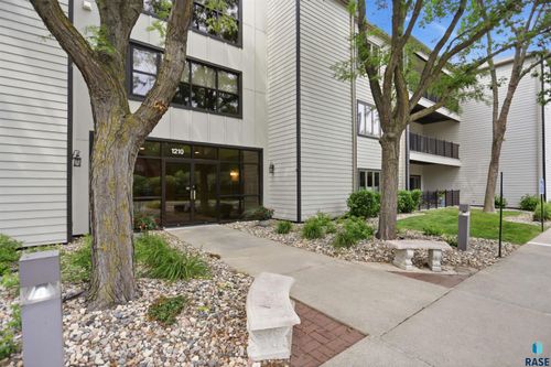 305-1210 W 57th St Street, Sioux Falls, SD, 57108 | Card Image