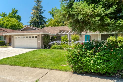 733 Blackmer Cir, Sacramento, CA, 95825-4704 | Card Image