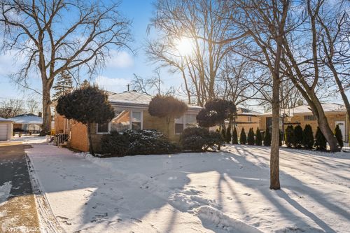 3935 W Jarvis Avenue, Lincolnwood, IL, 60712 | Card Image