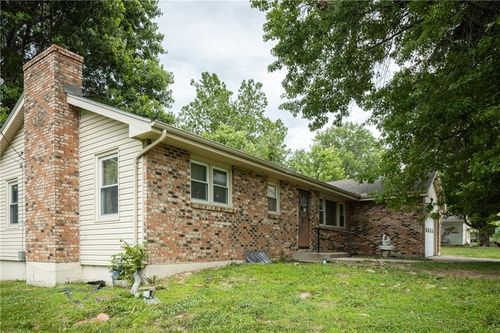 1602 Ne 75th Ter, Gladstone, MO, 64118-2231 | Card Image