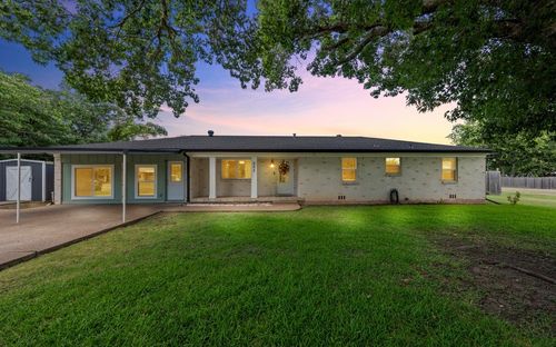 525 W 7th St, Crawford, TX, 76638-3138 | Card Image