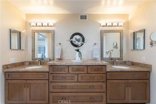 2B - 2270 Stanley Ave, Condo with 2 bedrooms, 2 bathrooms and 2 parking in Signal Hill CA | Image 33
