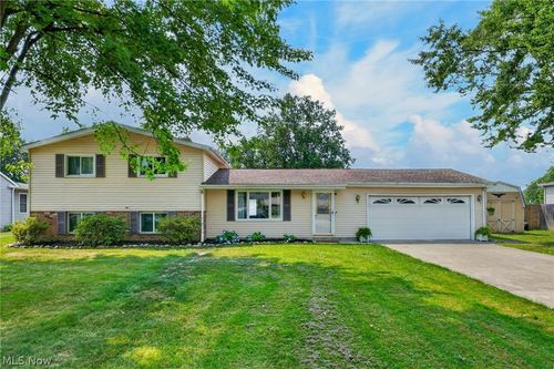 33541 Tullis Dr, Avon, OH, 44011-2540 | Card Image