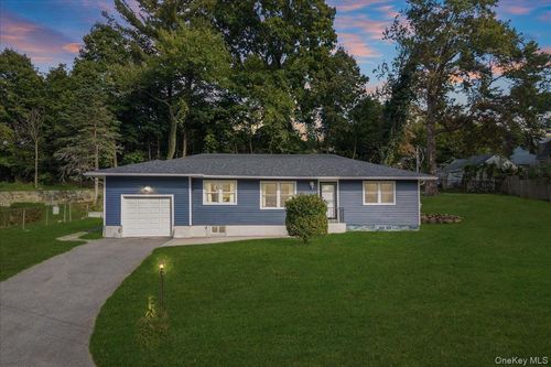 1 Crescent Ct, Peekskill, NY, 10566-3902 | Card Image