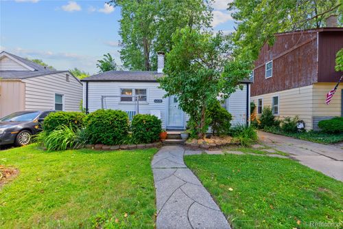 11228 Hudson Ave, Warren, MI, 48089-2515 | Card Image