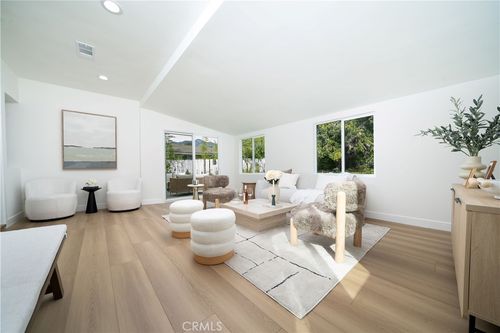 1026 La Presa Dr, Pasadena, CA, 91107-5518 | Card Image