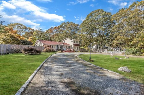 28 Roberts Rd W, Shirley, NY, 11967-2326 | Card Image