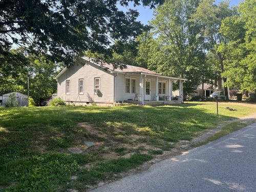 105 Valley View St, Ashland City, TN, 37015-1812 | Card Image