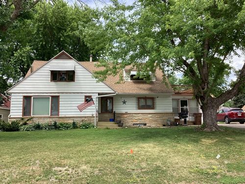 413 E Hawthorne St, Albert Lea, MN, 56007-5568 | Card Image