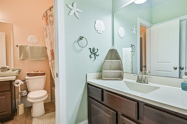 3rd bedroom with own vanity | Image 28