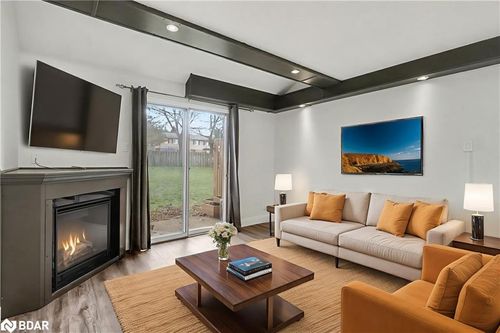 37-67 Valleyview Rd, Kitchener, ON, N2E3J1 | Card Image