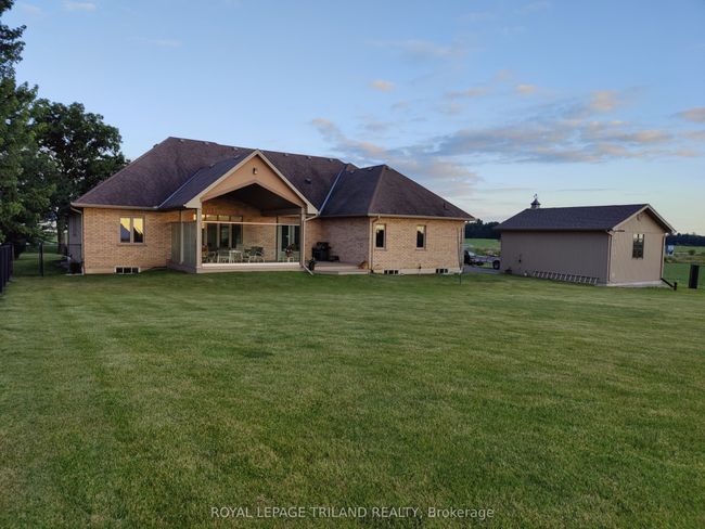 9416 Hickory Dr, House other with 3 bedrooms, 4 bathrooms and 10 parking in Strathroy ON | Image 44