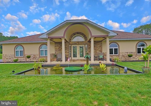 2440 Water Valley Rd, Lancaster, PA, 17603-9355 | Card Image