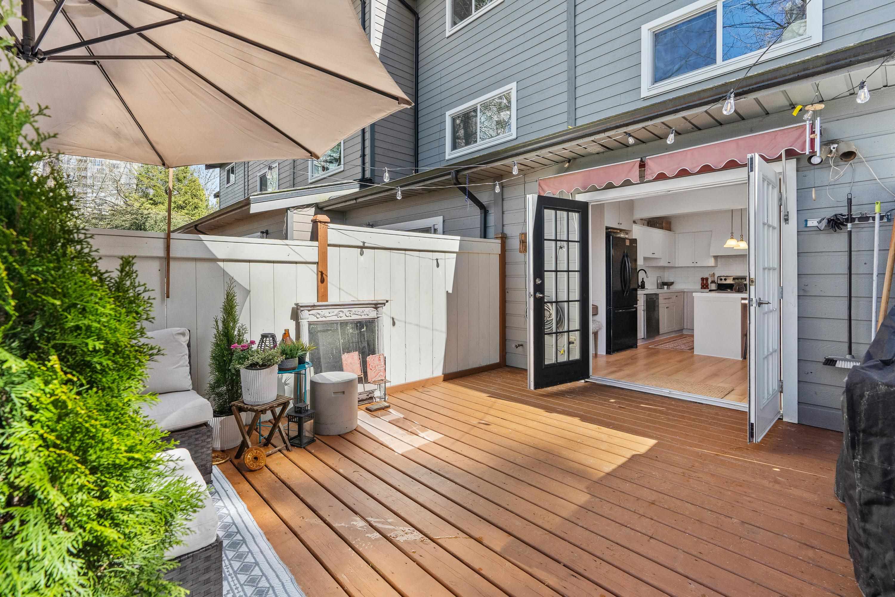 225 Balmoral Place, Townhouse with 3 bedrooms, 2 bathrooms and 1 parking in Port Moody BC | Image 1