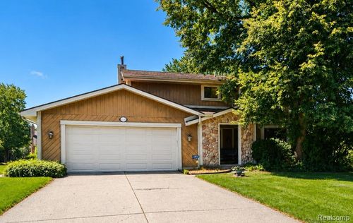 22783 Shadowglen Dr, Farmington Hills, MI, 48335-3655 | Card Image