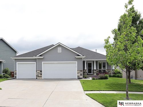 8300 Emery Ln, Lincoln, NE, 68516-3231 | Card Image