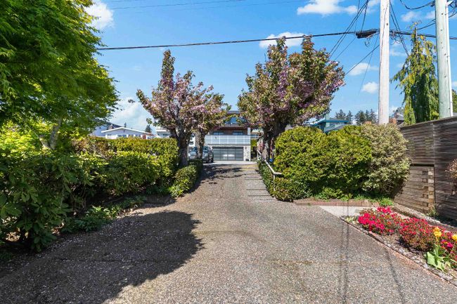 14774 Thrift Avenue, House other with 3 bedrooms, 2 bathrooms and 5 parking in White Rock BC | Image 8