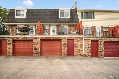 51 Stoneledge Ct, Amherst, NY, 14221-4809 | Card Image