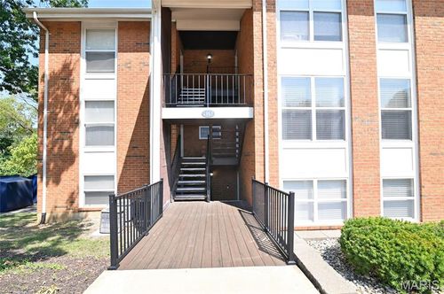 203-1963 Greenpoint Dr, Kirkwood, MO, 63122-5243 | Card Image