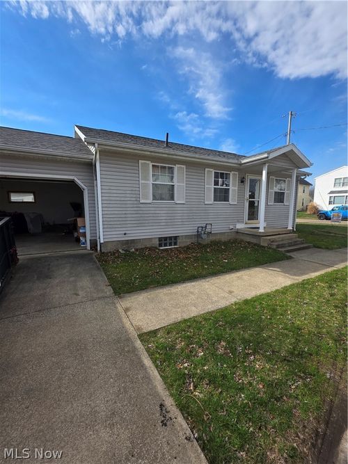 904 8th St Sw, Massillon, OH, 44647-7818 | Card Image