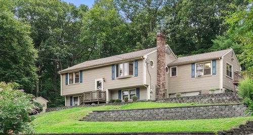 66 Lakeshore Dr, Norfolk, MA, 02056-1226 | Card Image