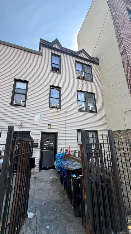 940 Bronx Street, New York, NY, 10460 | Card Image